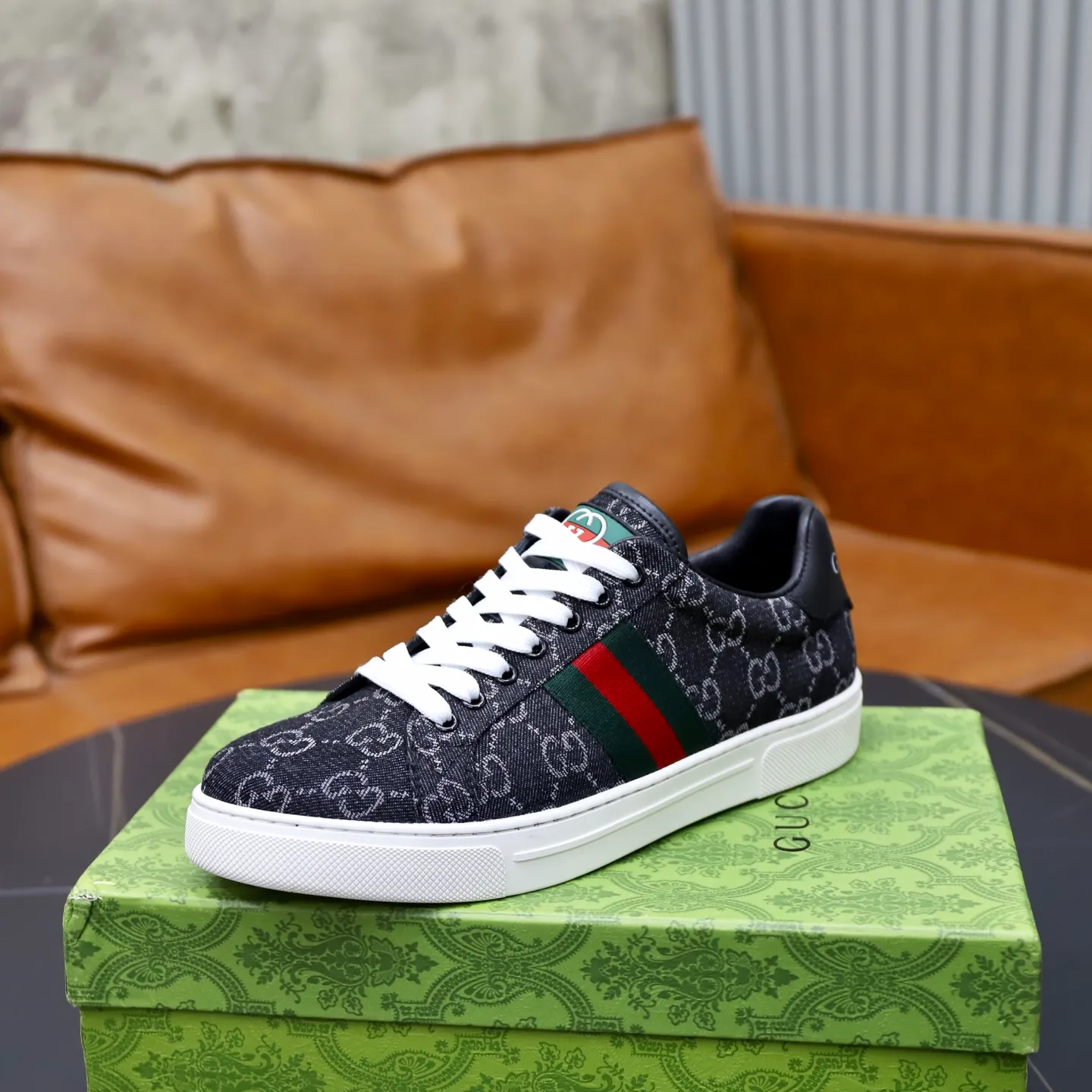 Ex-factory price: 400💰🙅‍♂️🙅‍♂️🙅‍♂️ Brand: Gucci GUCCi Standard code: 38-44 (45 customized) Grade: Same as the official website Material: Original leather splicing Comfortable and breathable sheepskin lining Original wear-resistant outsole Style category: Men's fashionable casual shoes Running sneakers Distinguished luxury brand elements Top luxury Color: actual picture color
